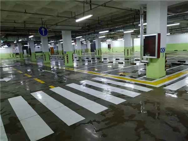 眾成明月華庭地下停車